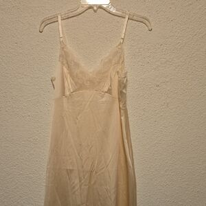 B17 Vintage Vanity Fair Cream Lace Chemise Sz 36L
